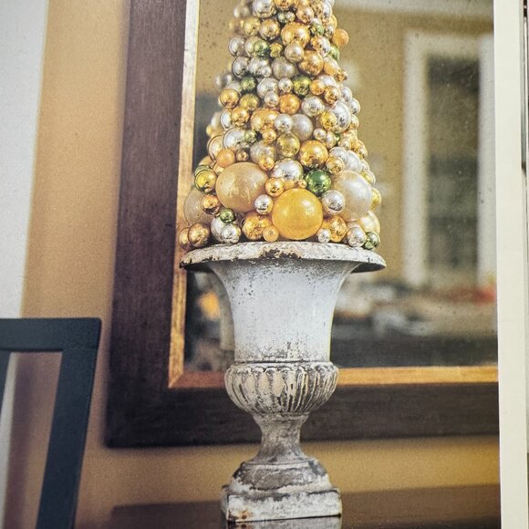 Colonial Williamsburg Decorates for Christmas & Martha Stewart Christmas - Picture 12 of 14